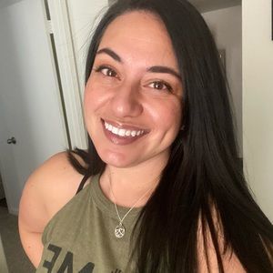 Meet your Posher, Leticia